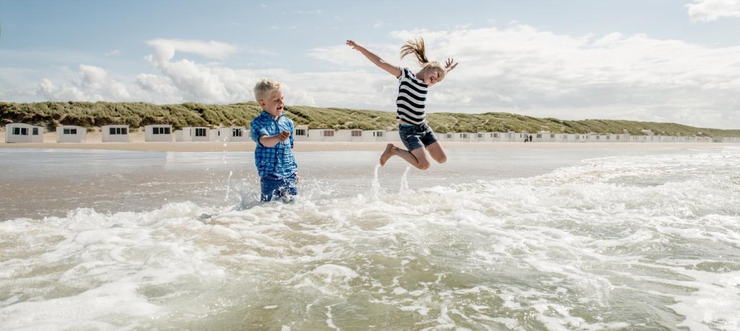 Kids op het strand in Noord-Jutland 