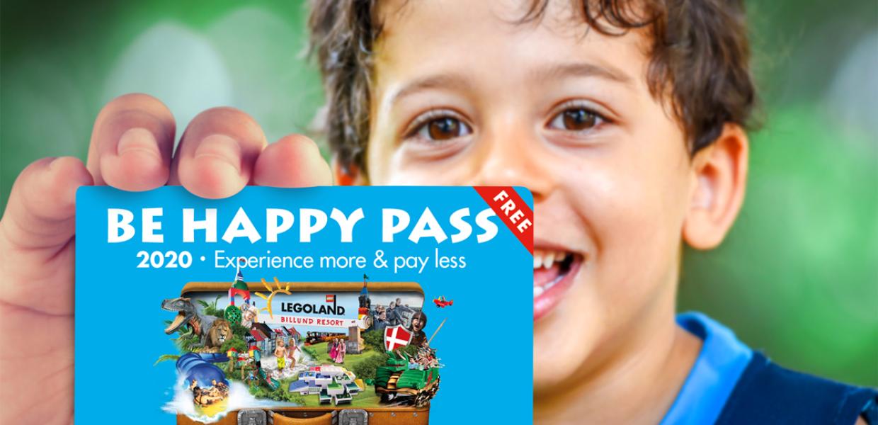 Junge mit "Be Happy Pass" des LEGOLAND Billund Resorts