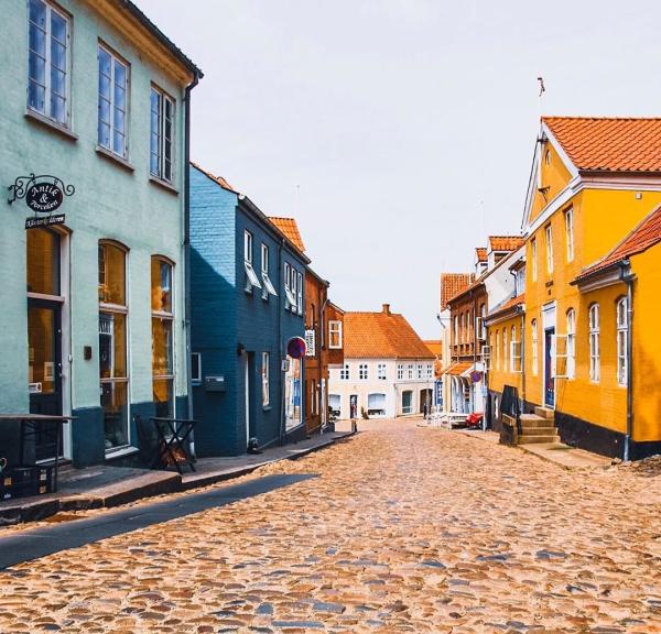 Bunte Häuser in Mariager im dänischen Nordjütland