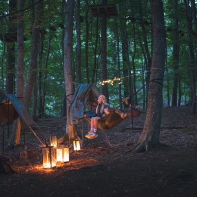 Camping in het bos in Himmerland in Denemarken
