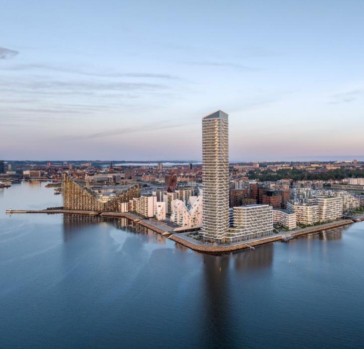 Havenuitzicht op de toonaangevende architectuur van Aarhus Ø in Denemarken